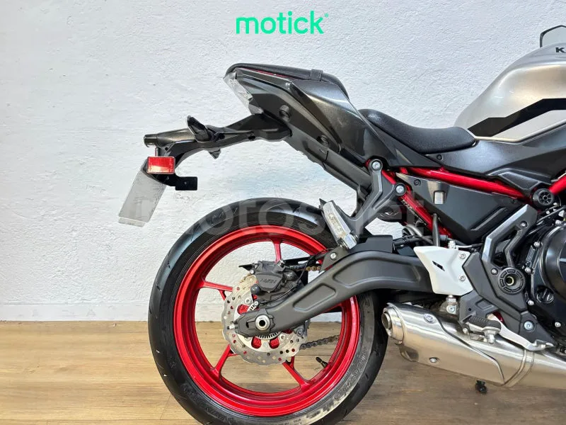 Kawasaki Z650 - Vista 3