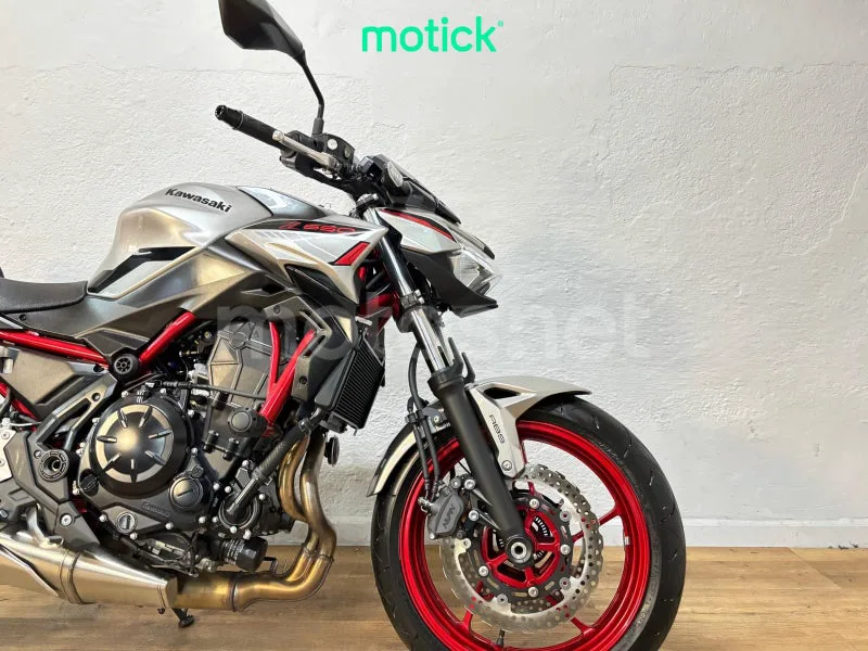 Kawasaki Z650 - Vista 4