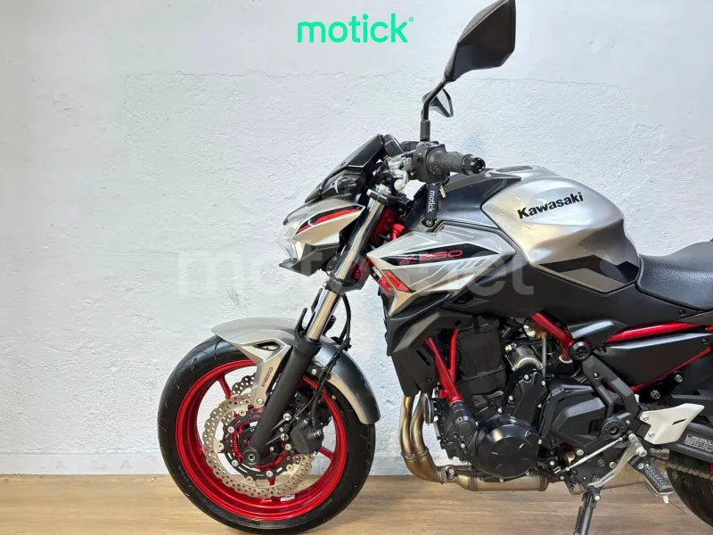 Kawasaki Z650 - Vista 7
