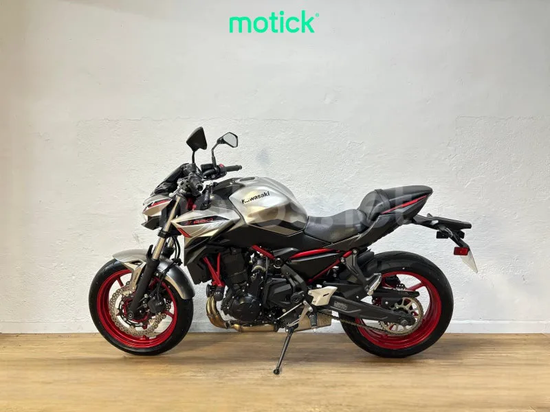 Kawasaki Z650 - Vista 6