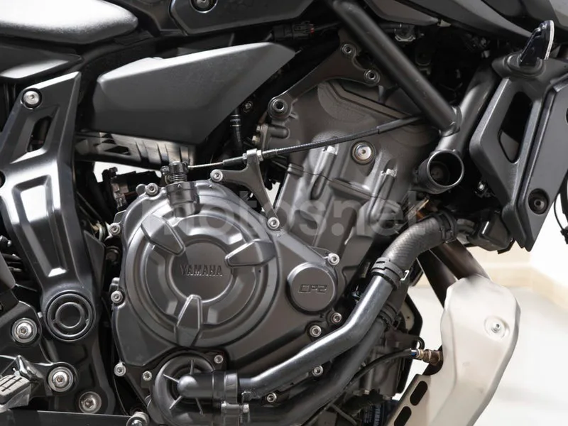 Yamaha MT-07 - Vista 15
