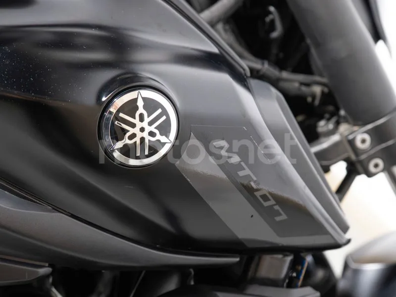 Yamaha MT-07 - Vista 16