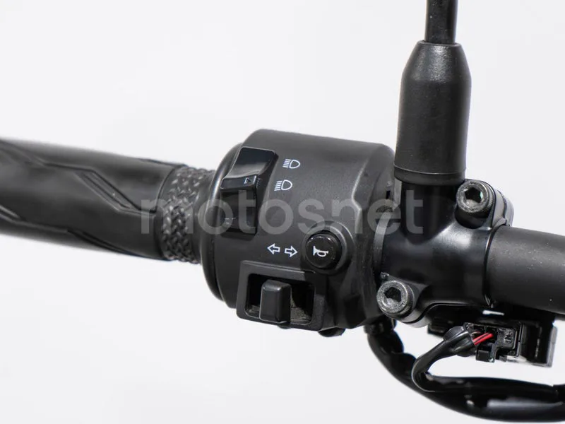 Yamaha XSR125 - Vista 11