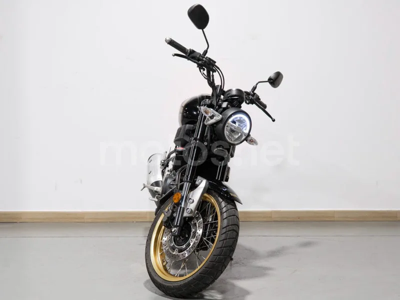 Yamaha XSR125 - Vista 3