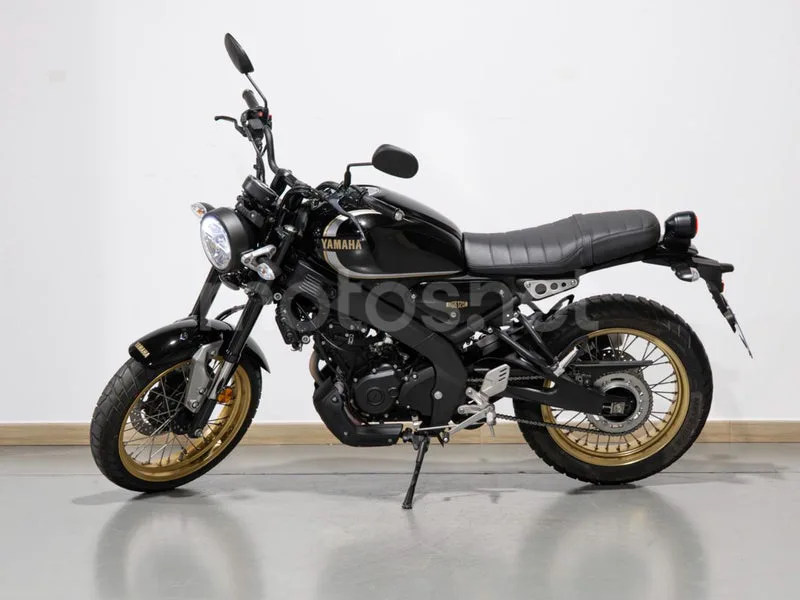 Yamaha XSR125 - Vista 4