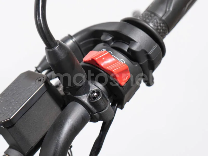 Yamaha XSR125 - Vista 8