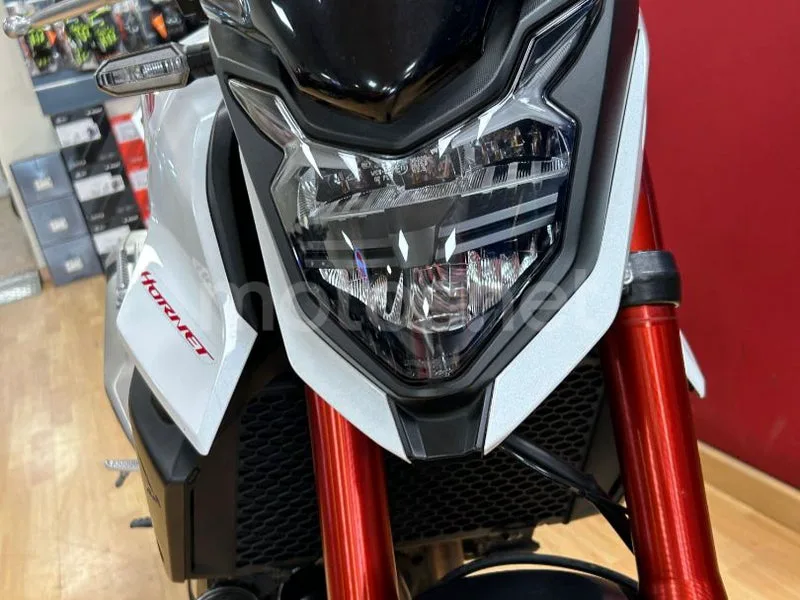 Honda CB750 Hornet - Vista 3