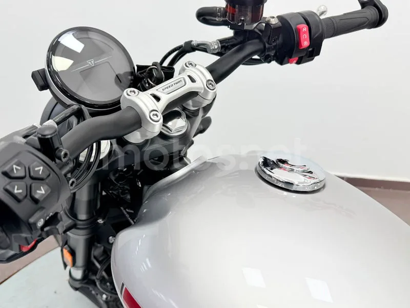 Triumph Speed Twin 900 - Vista 13