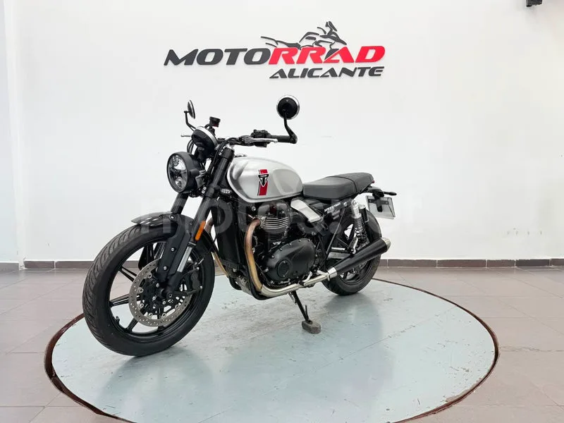 Triumph Speed Twin 900 - Vista 6