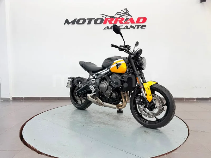Triumph Trident 660 - Vista 15