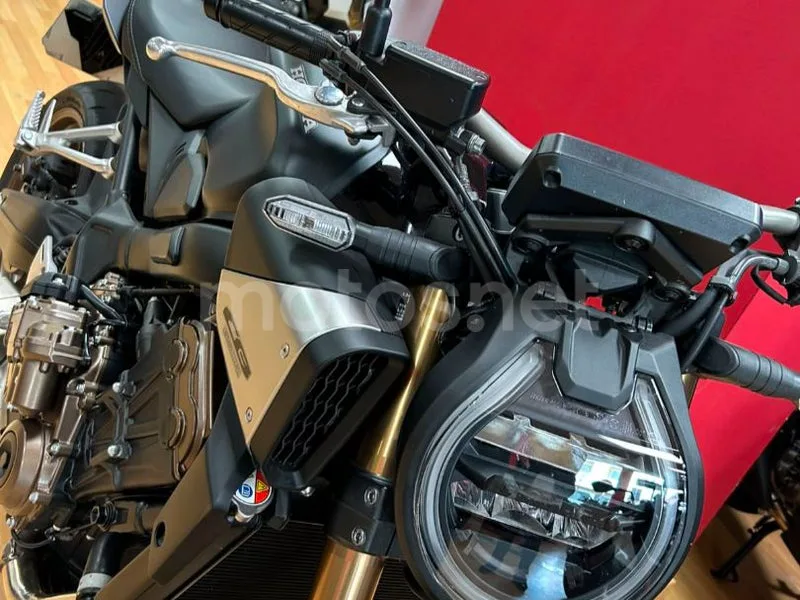 Honda CB650R - Vista 3