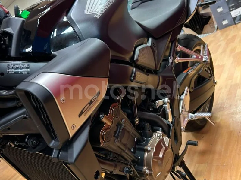 Honda CB650R - Vista 4