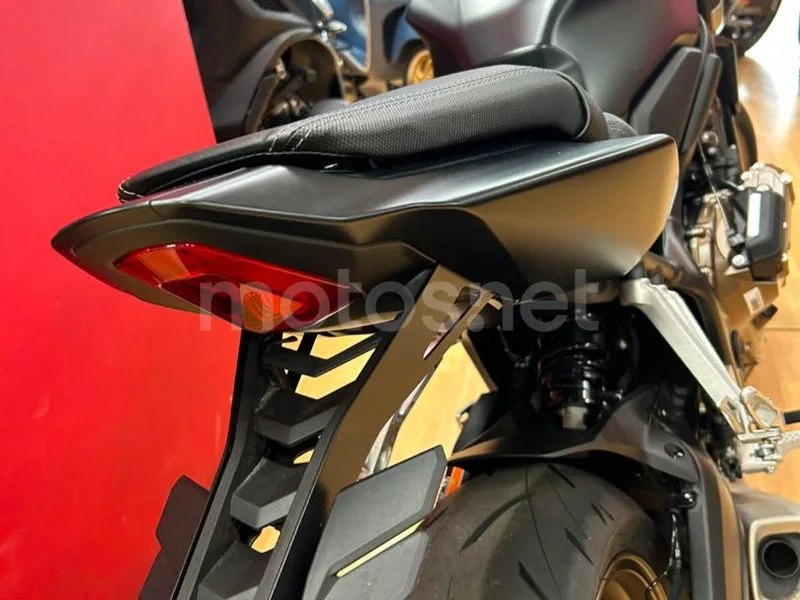 Honda CB650R - Vista 7