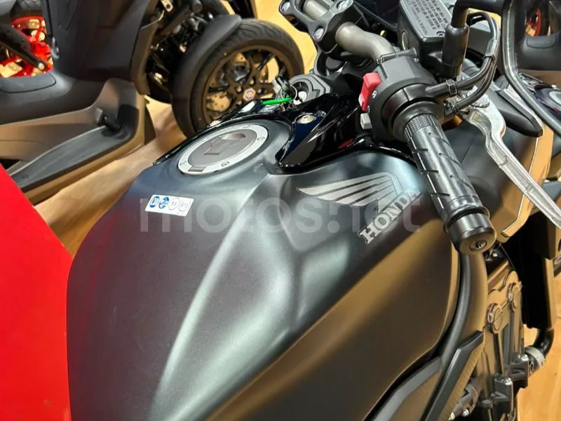 Honda CB650R - Vista 8