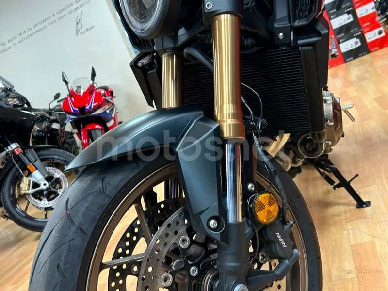 Honda CB650R - Vista 9