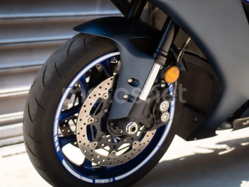 Yamaha YZF-R1 - Vista 15
