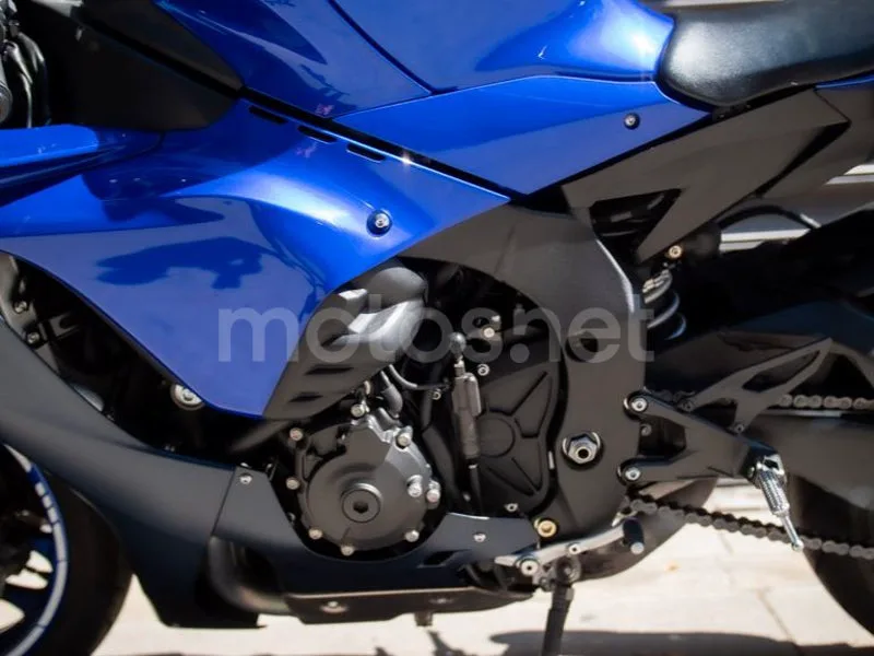 Yamaha YZF-R1 - Vista 16