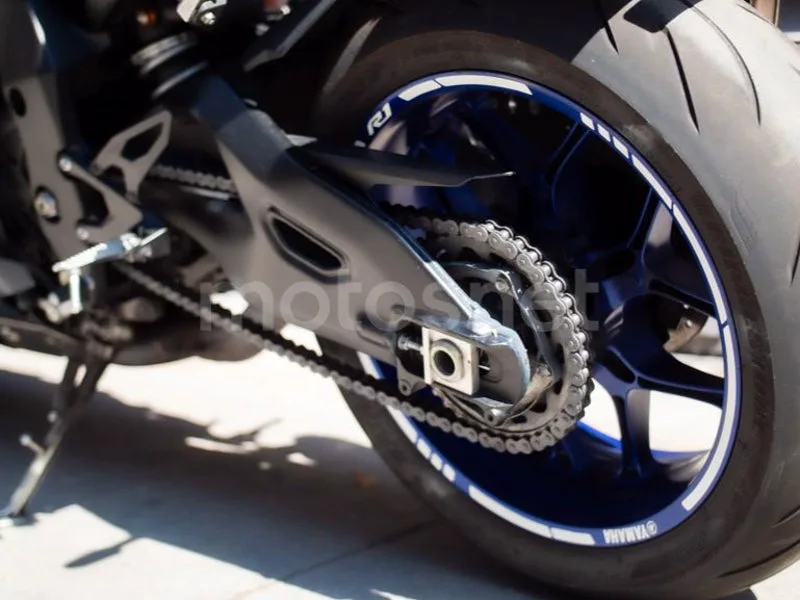 Yamaha YZF-R1 - Vista 17