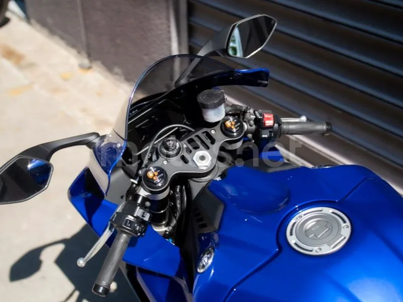 Yamaha YZF-R1 - Vista 18