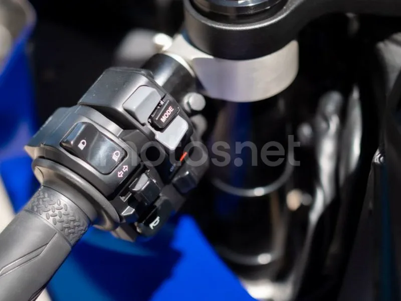 Yamaha YZF-R1 - Vista 20