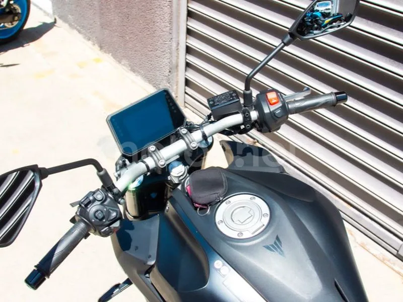 Yamaha MT-07 - Vista 15