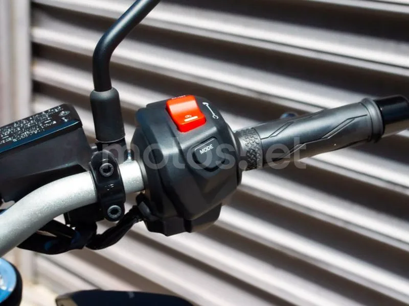Yamaha MT-07 - Vista 16