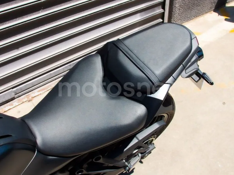 Yamaha MT-07 - Vista 18