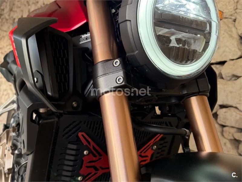 Honda CB650R - Vista 11