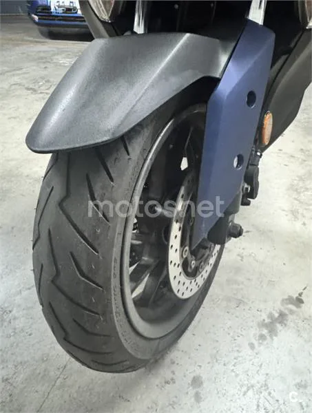 Yamaha XMAX 400 - Vista 4
