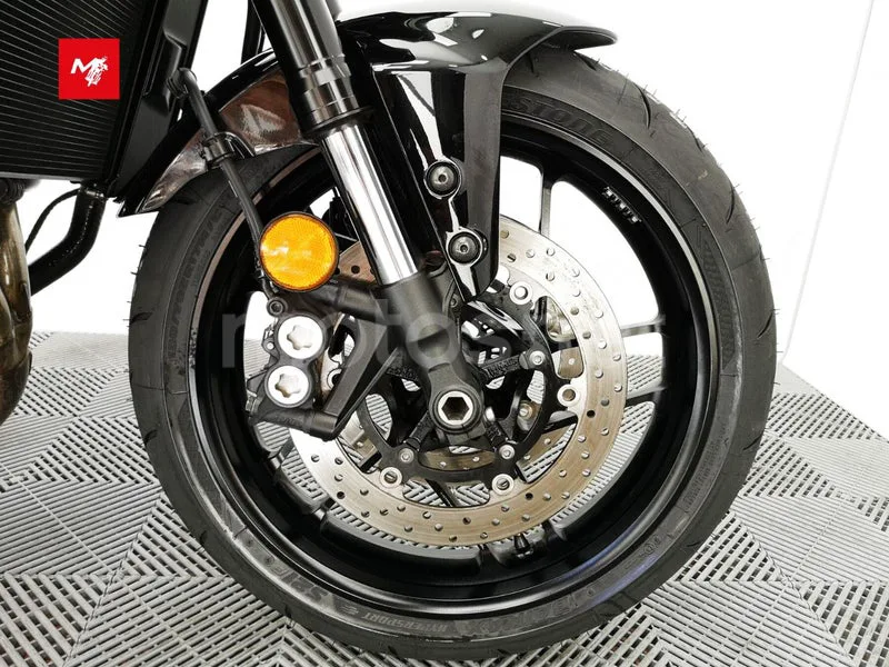 Yamaha XSR900 - Vista 12