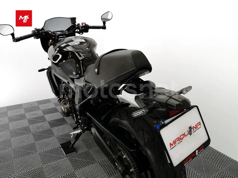 Yamaha XSR900 - Vista 21