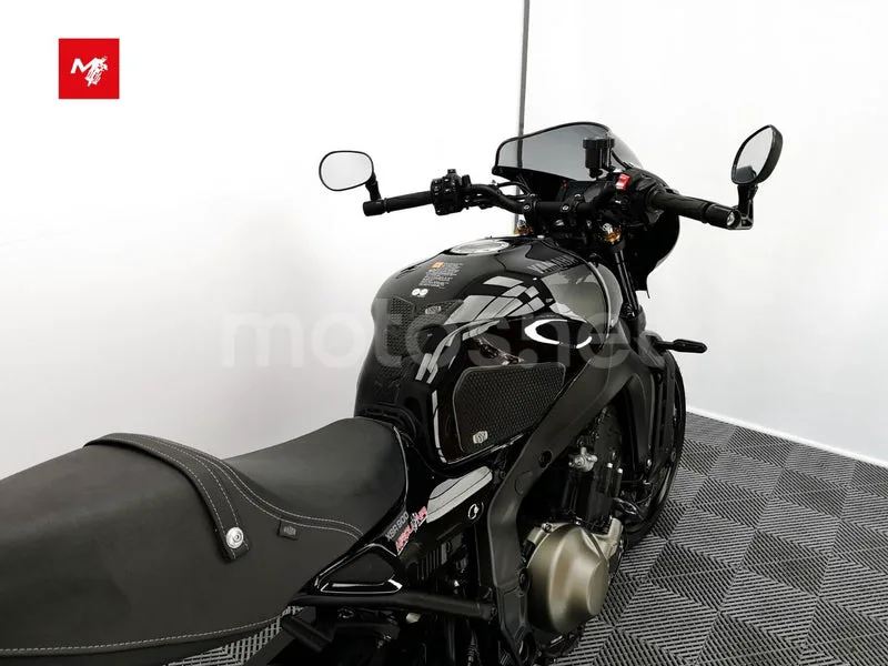 Yamaha XSR900 - Vista 8