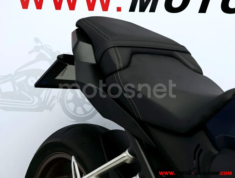 Honda CB650R - Vista 11