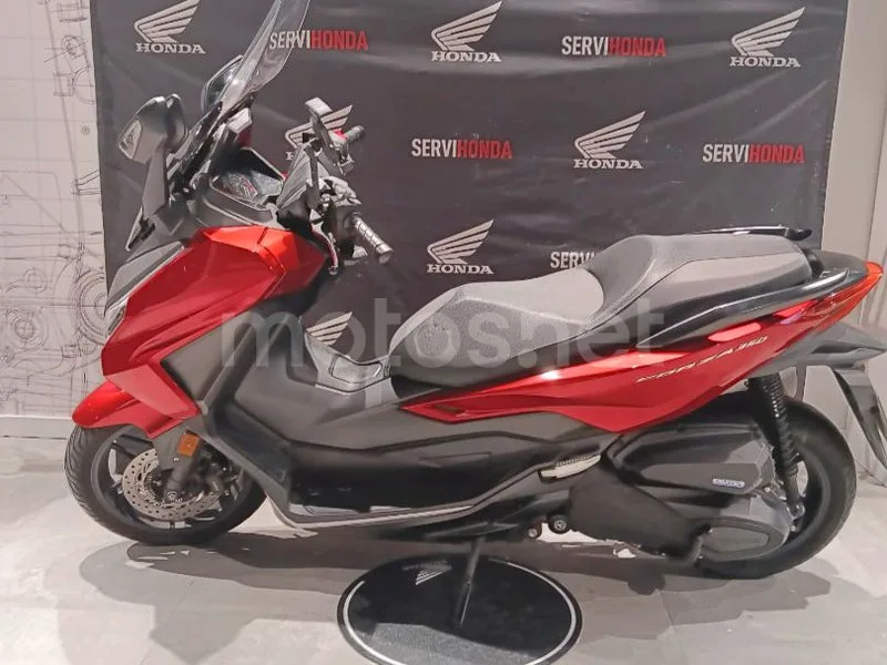 Honda Forza 350 - Vista 3
