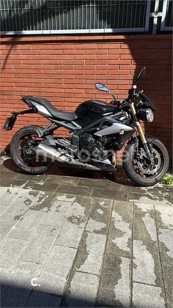 Triumph Street Triple 6100 € 2015 Barcelona - 1
