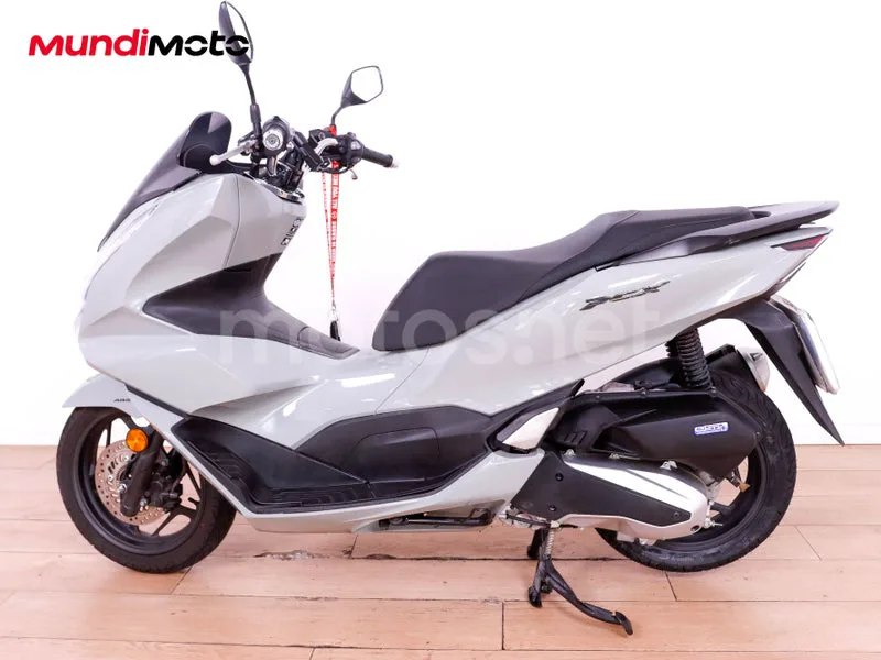 Honda PCX125 - Vista 6