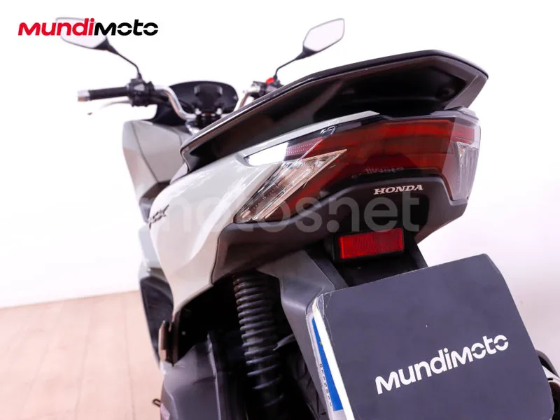 Honda PCX125 - Vista 9