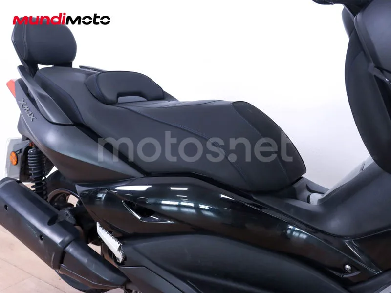 Yamaha TMAX - Vista 23