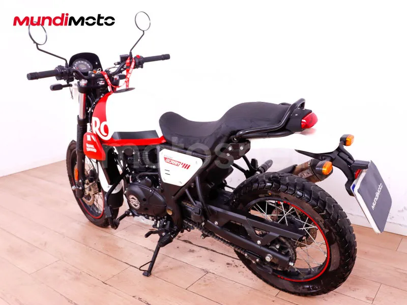 Royal Enfield Scram 411 - Vista 8