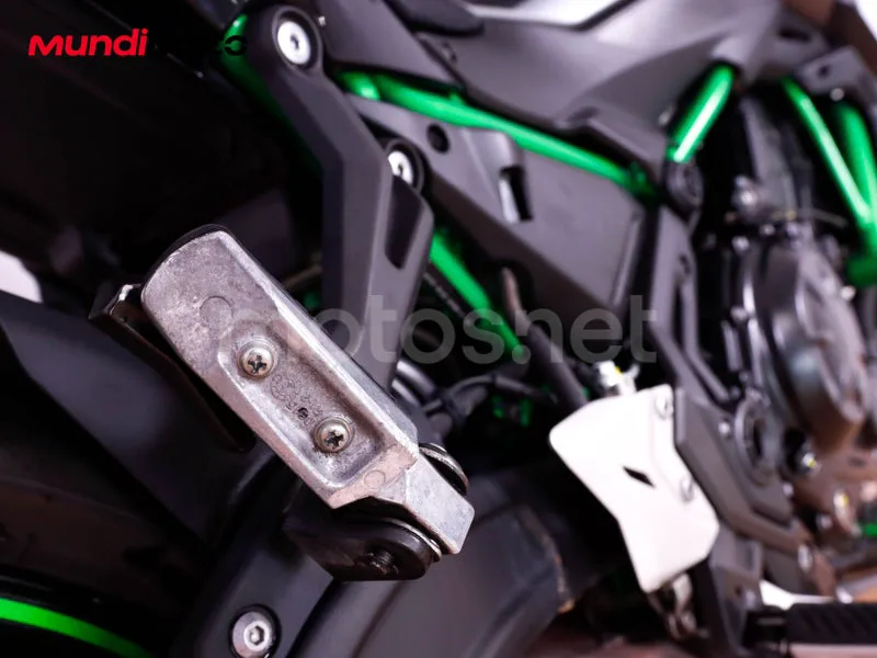 Kawasaki Z650 - Vista 14