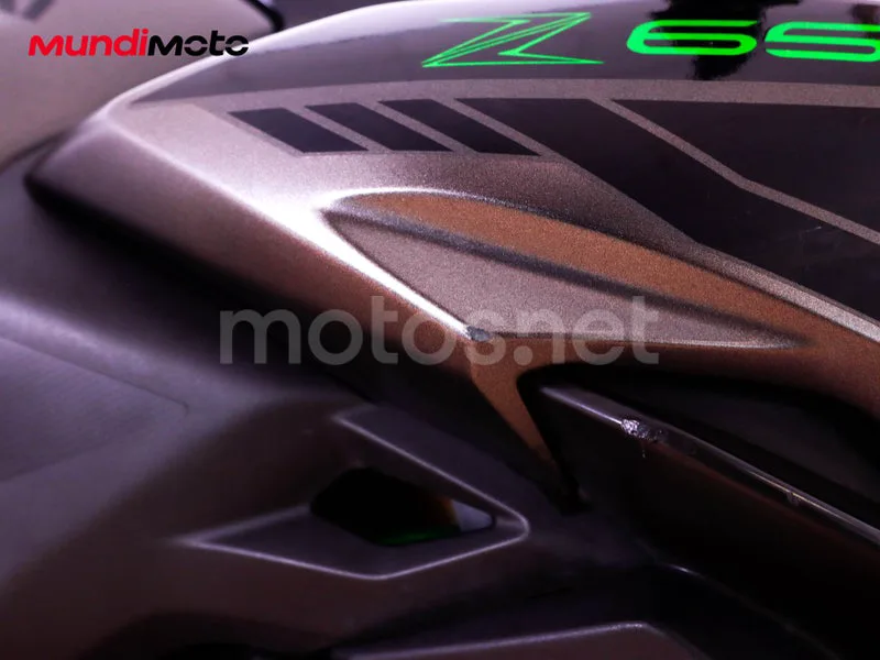 Kawasaki Z650 - Vista 20
