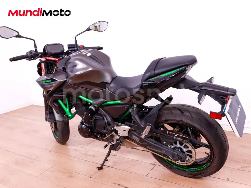 Kawasaki Z650 - Vista 8