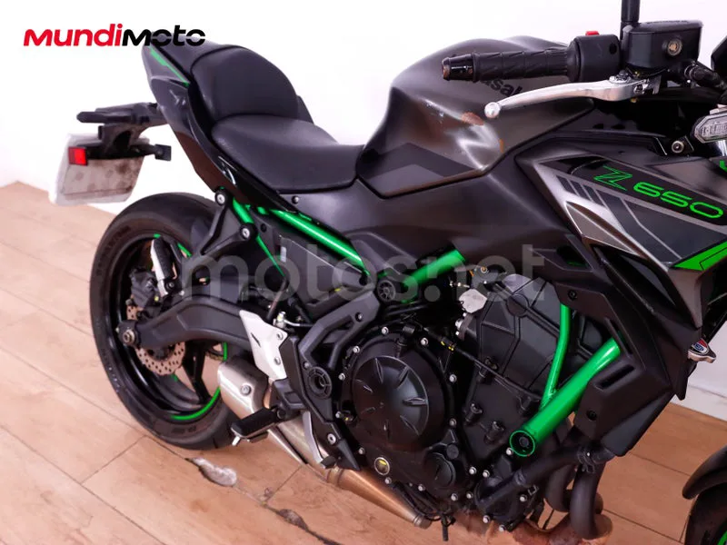 Kawasaki Z650 - Vista 72