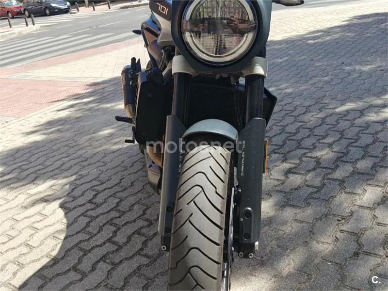 Husqvarna Svartpilen 701 - Vista 4
