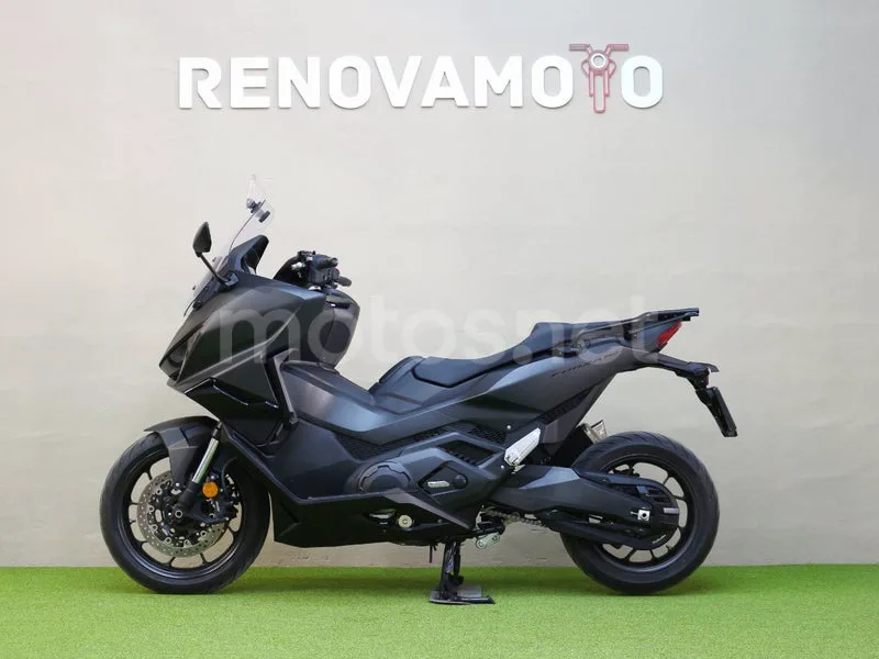 Honda Forza 750 - Vista 4