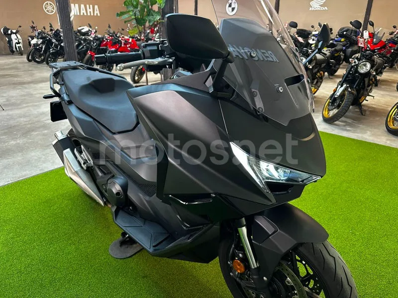 Honda Forza 750 - Vista 9