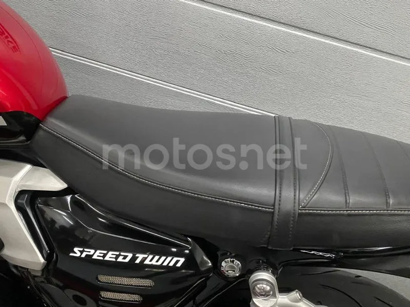 Triumph Speed Twin 1200 - Vista 13