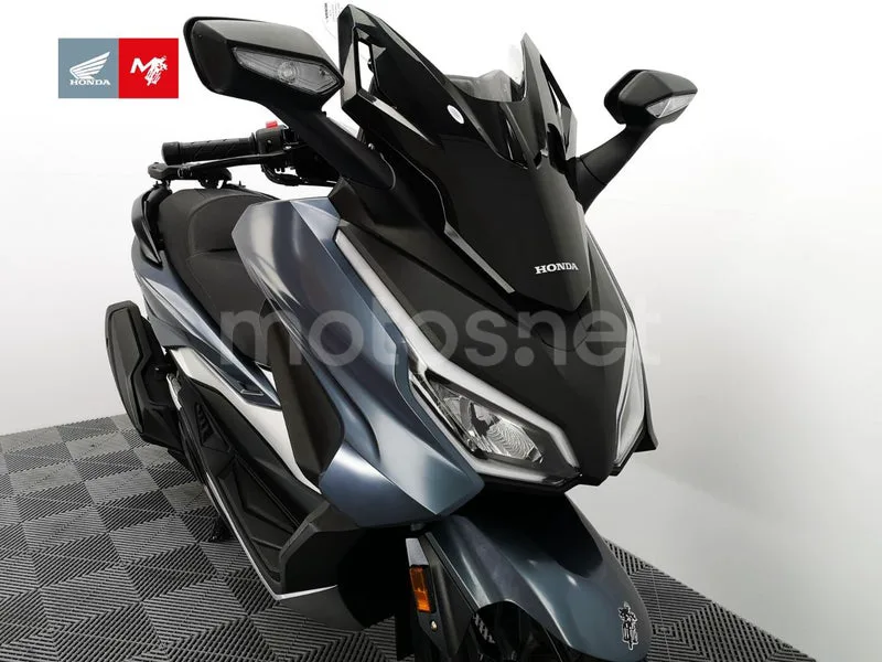 Honda Forza 350 - Vista 3