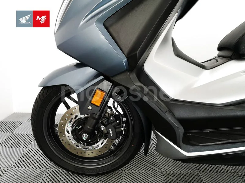 Honda Forza 350 - Vista 22