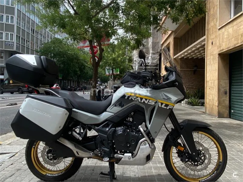 Honda XL750 Transalp - Vista 3